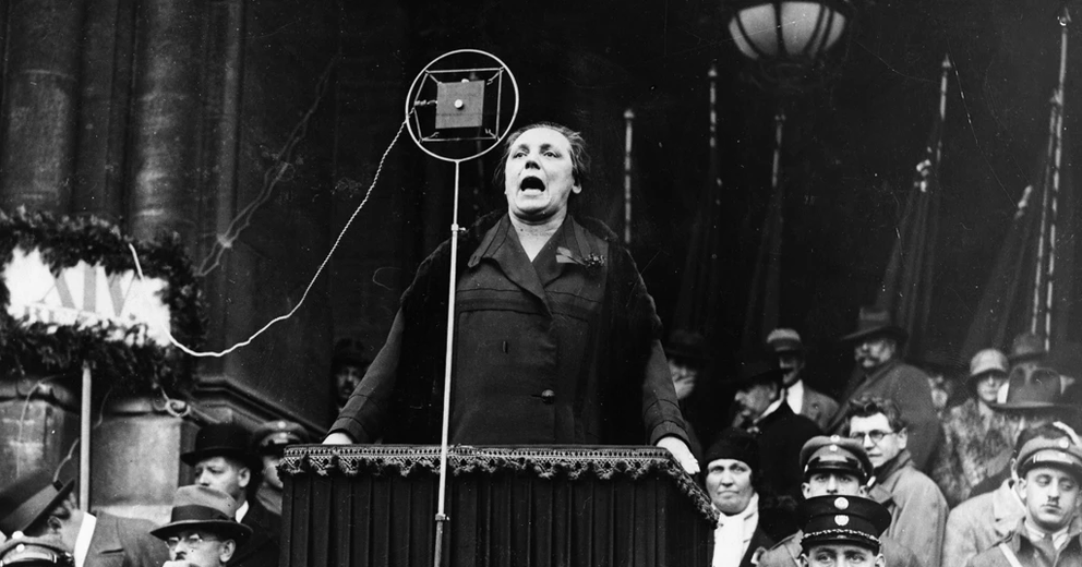 Das Foto zeigt eine historische Aufnahme von Marie Juchacz – die Gründerin der Arbeiterwohlfahrt